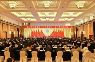 ���³���������ѡ�й�������һ�츱��ϯ